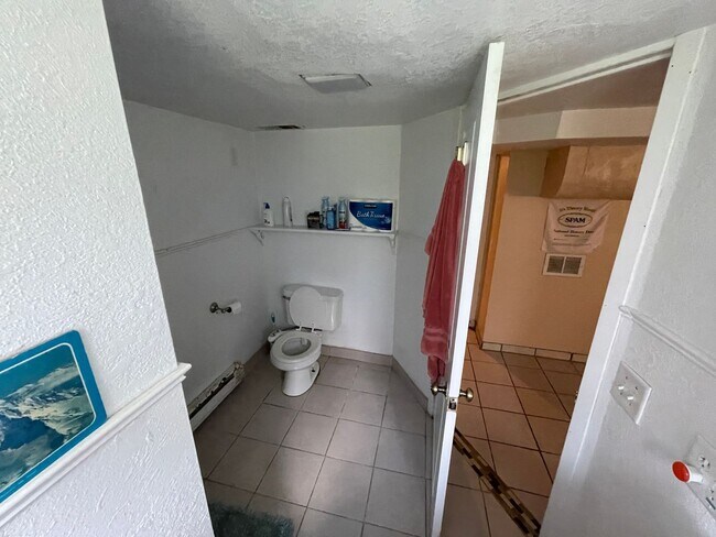 Building Photo - Duluth MN - 6 Bed - 3 Bath - Single Family...