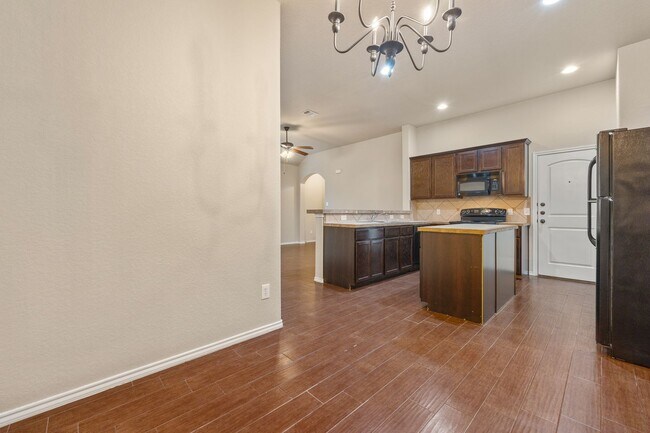 Building Photo - Beautiful 3 Bedroom Duplex in New Braunfels!!!