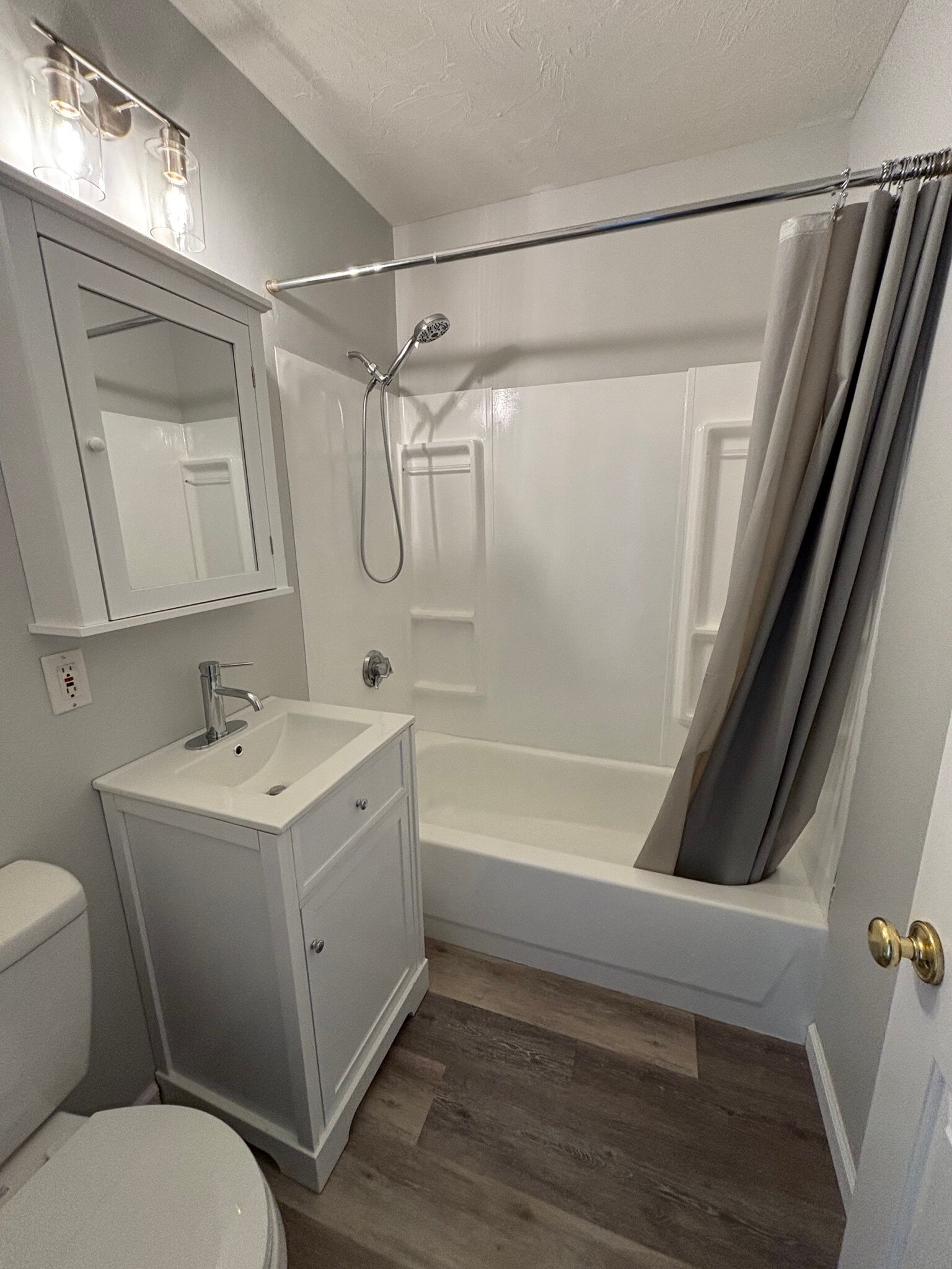 bathroom - 42 Parker Rd