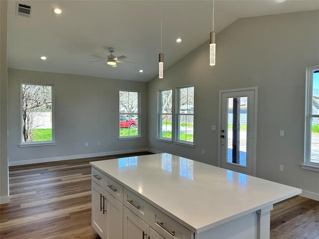 Building Photo - 1115 Neches St