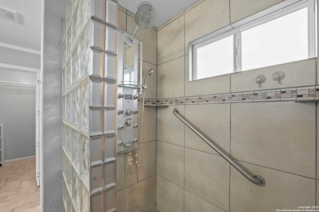 Building Photo - 6739 Tezel Bend