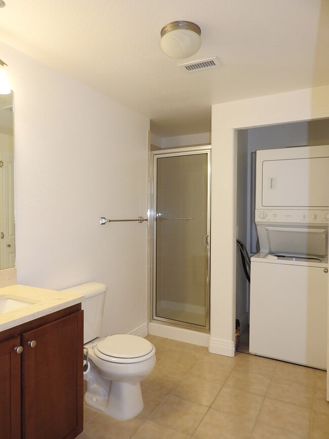 Building Photo - Centennial Condo for Rent! Outdoor Pool an...