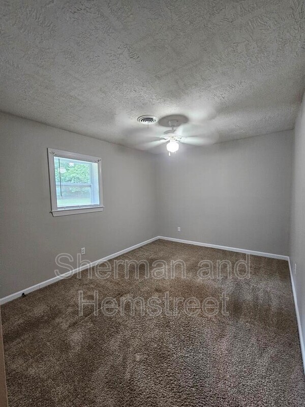 Building Photo - 3306 Tanglewood Dr