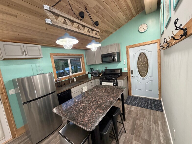 Building Photo - 7711 Owensmouth Ave