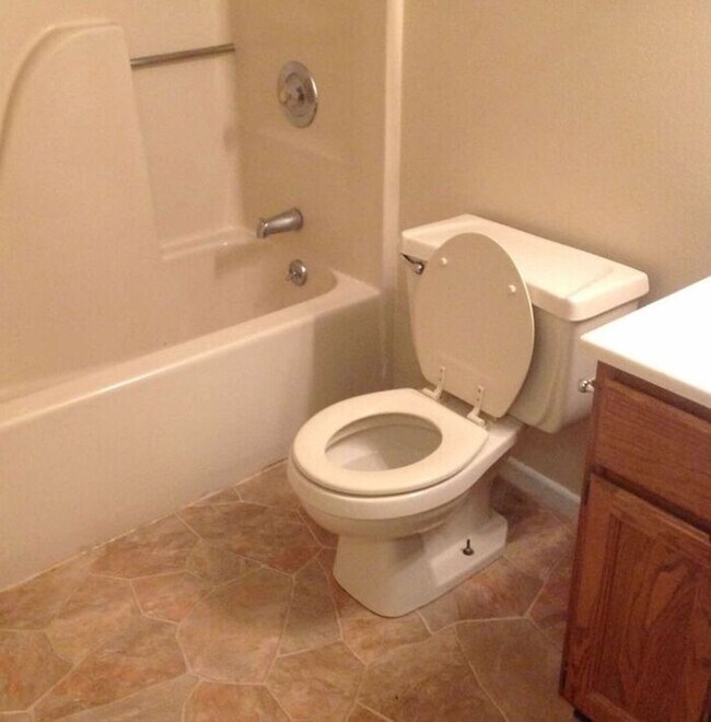 Building Photo - AVAILABLE NOW - NO SECURITY DEPOSIT REQUIRED