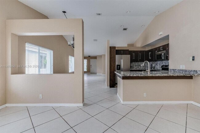 Building Photo - 1046 Golden Cane Dr