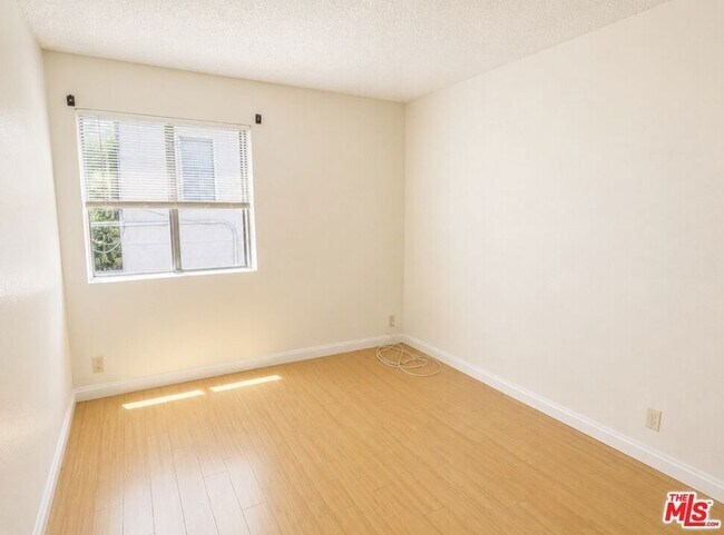 Building Photo - 13406 Moorpark St