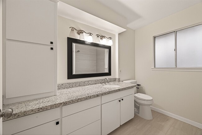 Building Photo - 422 Willow Vista Dr