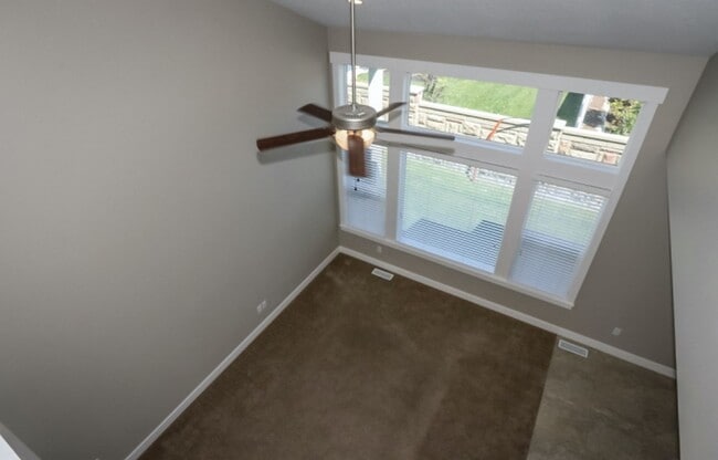 Building Photo - Beautiful Taylorsville Townhouse