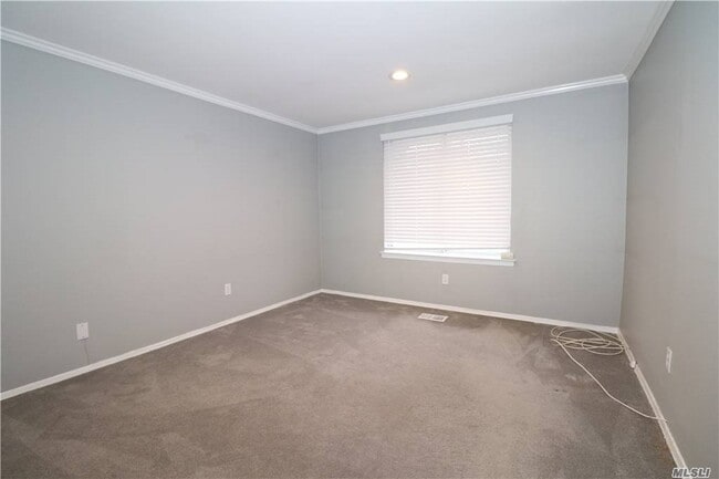 Building Photo - 36 Sagamore Hills Dr