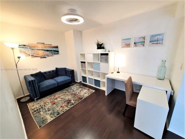 Building Photo - 2642 Collins Ave