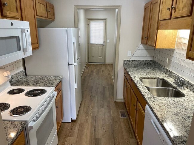 Building Photo - 1307