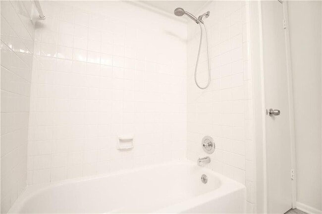 Building Photo - 34 Little Silver Ct