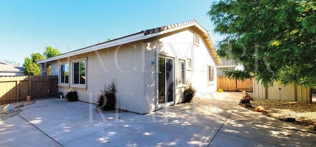Building Photo - Beautiful 3 bedroom 2 bath plus 2 car garage in Damonte Ranch with New Carpet & Paint
