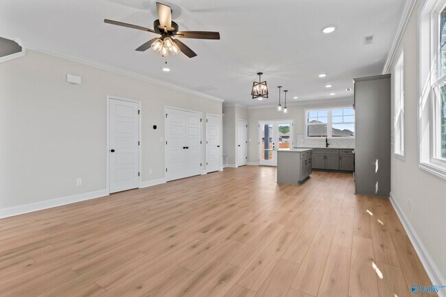 Building Photo - 247 Susan Lynn Dr