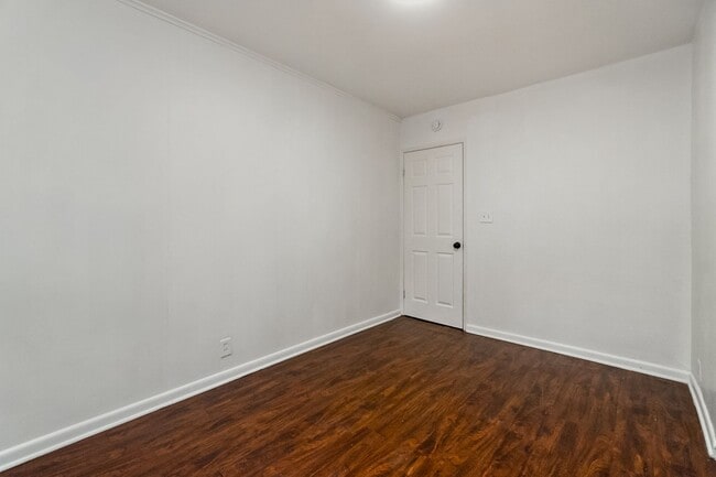 Building Photo - Affordable 3BR Home with Private Yard – Walk to Downtown!