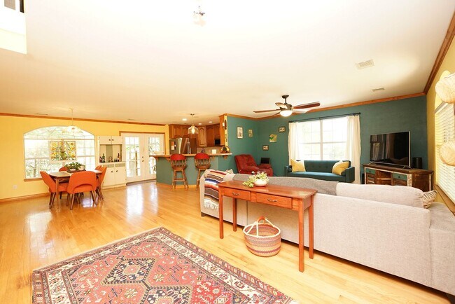Building Photo - Charming Home in Poquito Bayou – A Nature ...