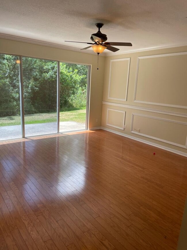 Building Photo - 3640 Pine Knot Dr
