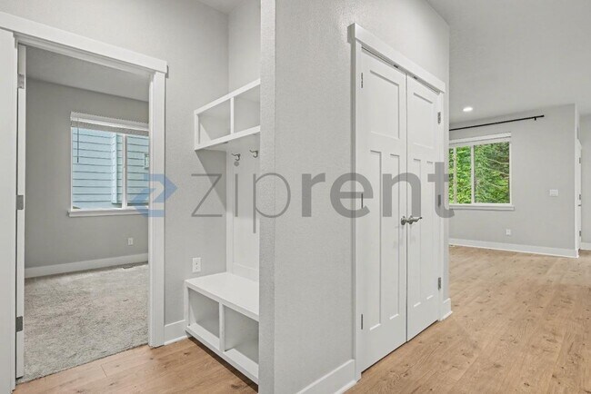 Building Photo - 8565 SW 176th Ave
