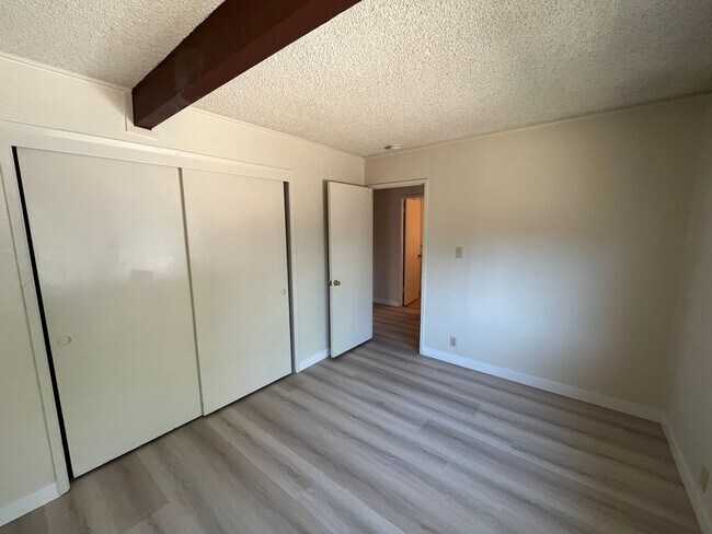 Building Photo - Adeline 615-617