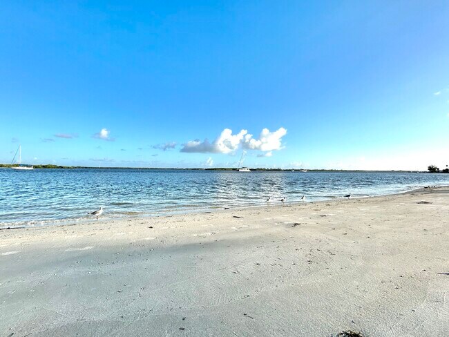 Tranquil Beach across the street - 28 Harbour Isle Dr W