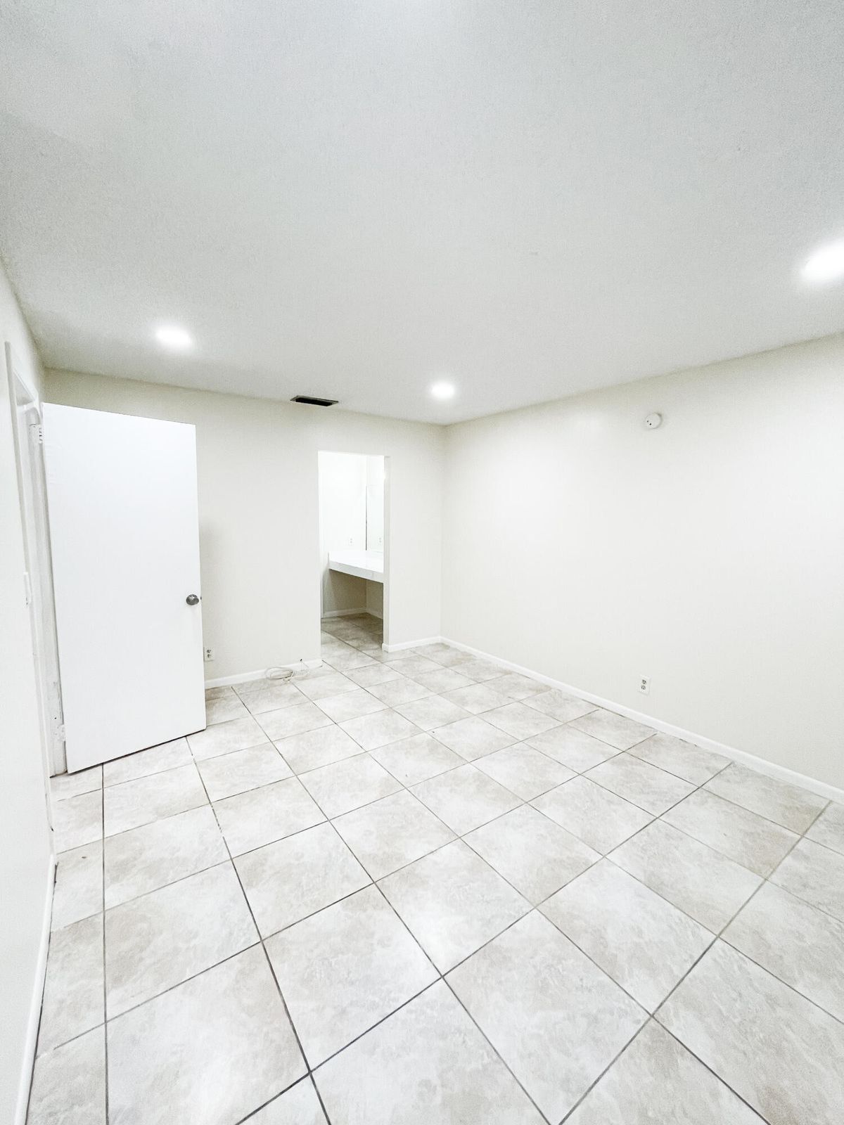 Building Photo - 4583 Barclay Cres
