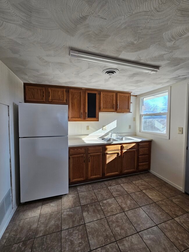 Building Photo - 2407 W 7th St