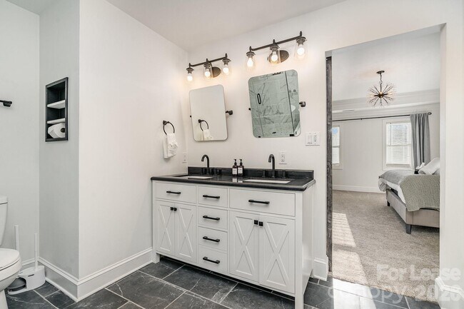 Building Photo - 8823 Dartmoor Pl