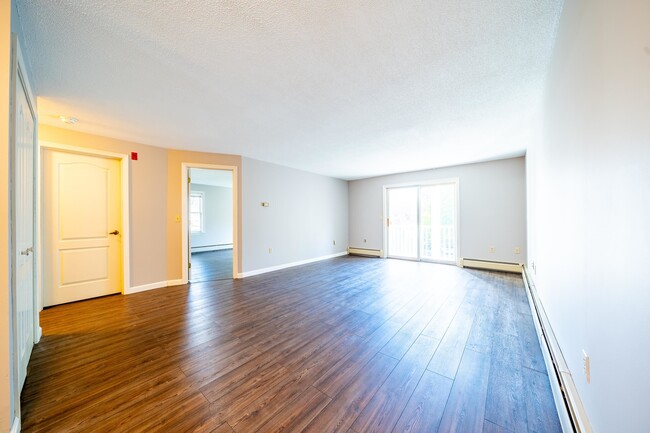 Building Photo - 2 Maple Ridge Dr