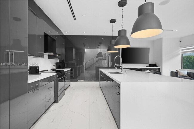 Building Photo - 17900 SW 149th Ave