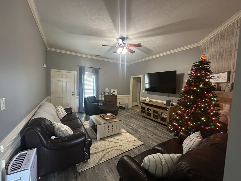 Building Photo - 30 Clovewood Cv