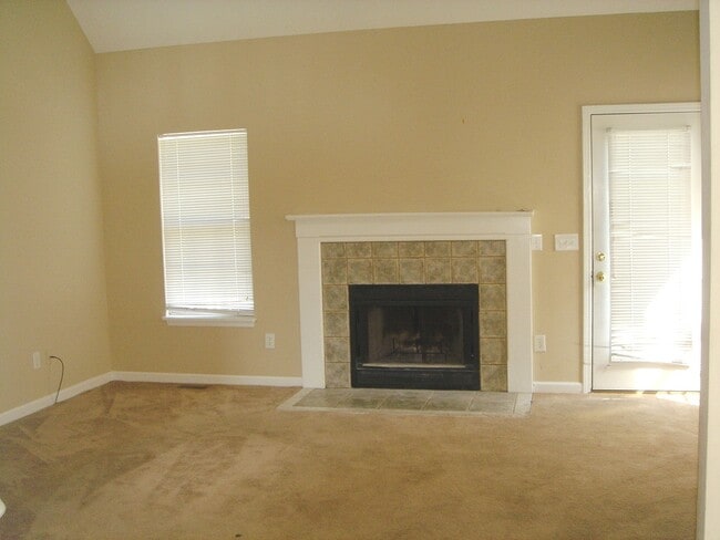 Building Photo - Student friendly! Large 5 BR, near WB and UNCW fireplace,  2 car garage , deck
