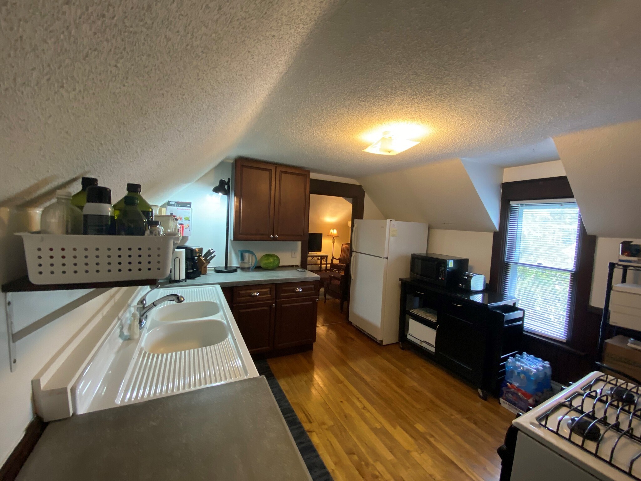 Kitchen - 614 Linden St. W