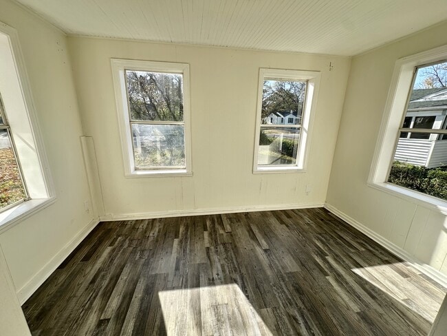 Building Photo - 2026 Lee Ct SW