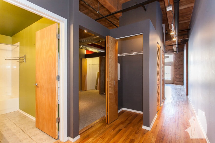 Building Photo - 1500 W Monroe St