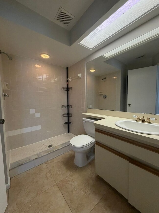 Building Photo - Townhouse in Countryside