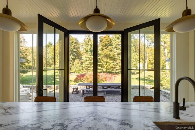 Building Photo - 4-6 Old Primrose Hill Rd