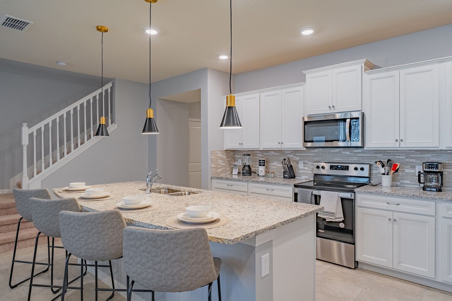 Building Photo - 886 Paradise Dr