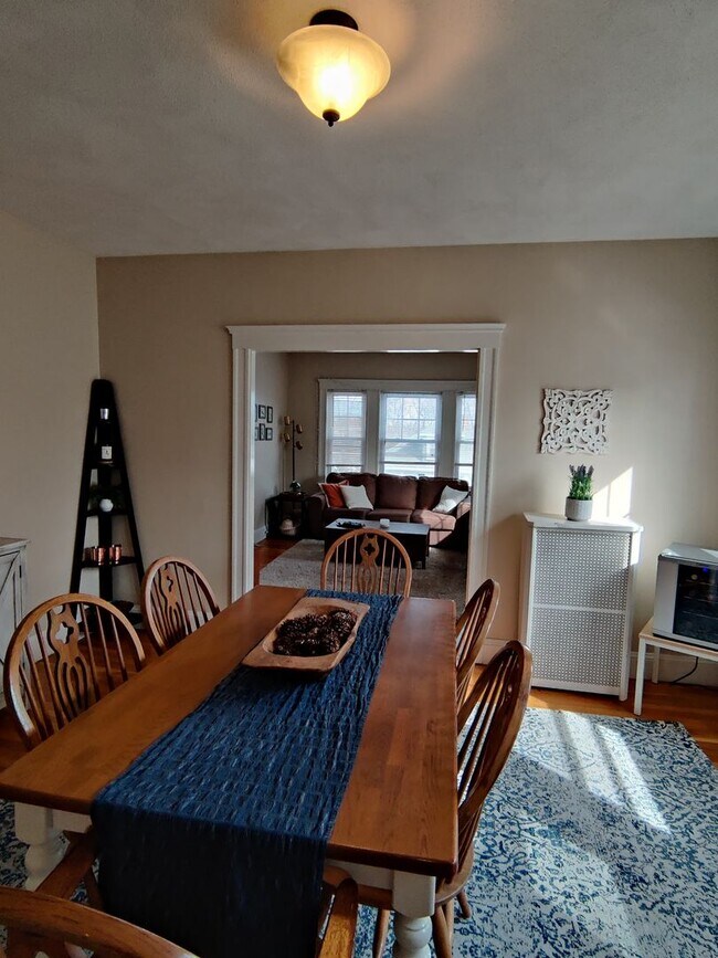 Building Photo - No Brokers Fee, Large Fully Renovated Unit in Oak Sq. Free Laundry, Backyard, Patio, Parking Incl...