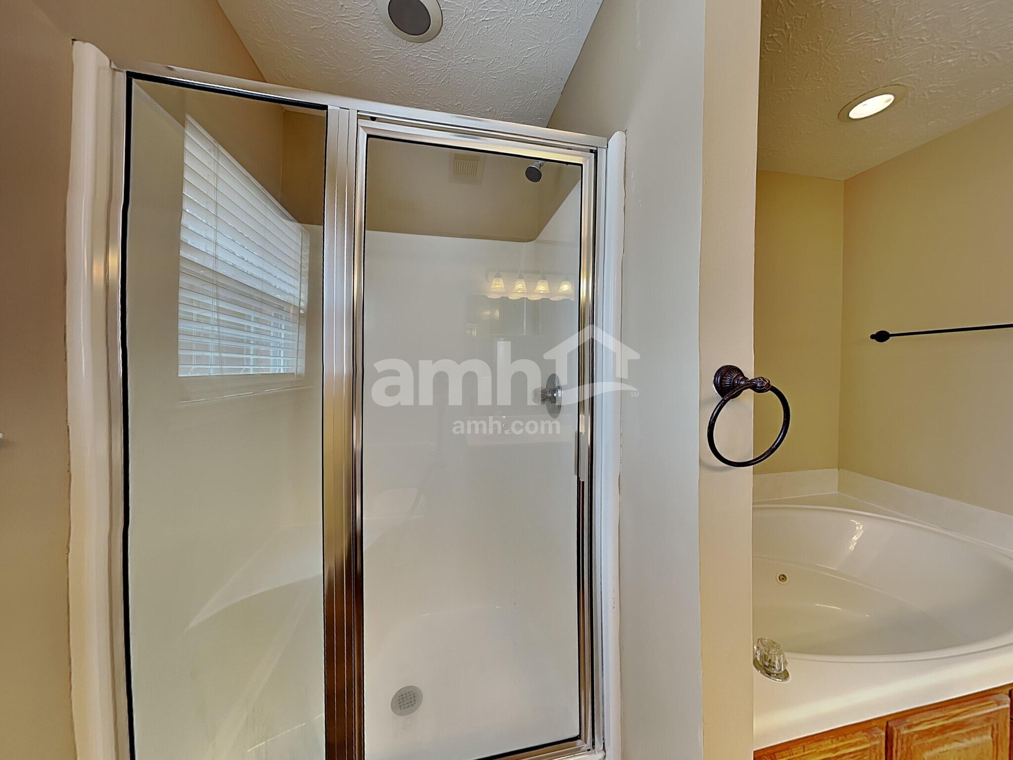 Building Photo - 2122 Creek Trail Dr