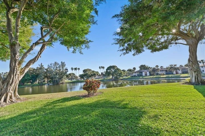 Building Photo - 15500 Lakes of Delray Blvd