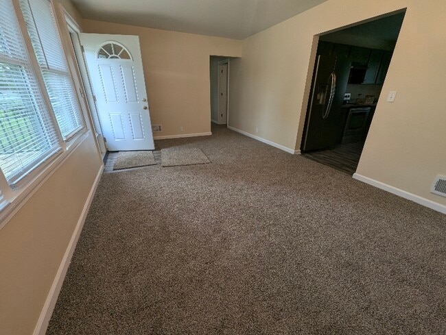 Primary Photo - 4459 Ellison Ave