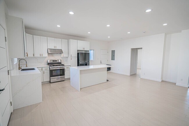 Building Photo - Stunning 3-Bedroom Single-Story ADU in Granada Hills!