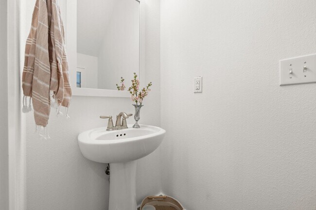 Building Photo - 338 N Sand Palm Rd