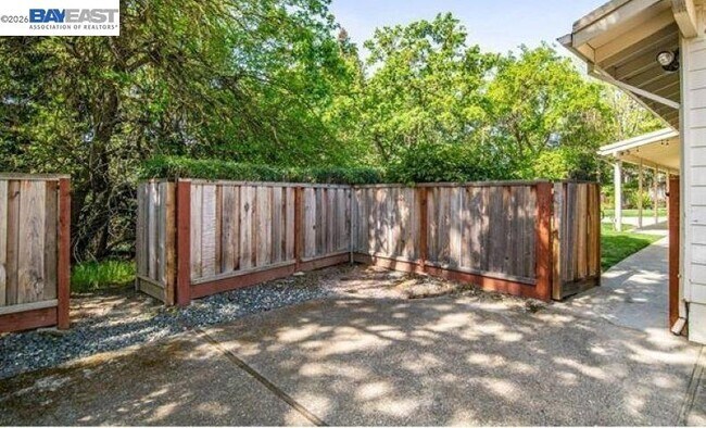 Building Photo - 2402 Royal Oaks Dr