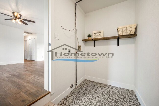 Building Photo - 1804 E Coeur D Alene Ave