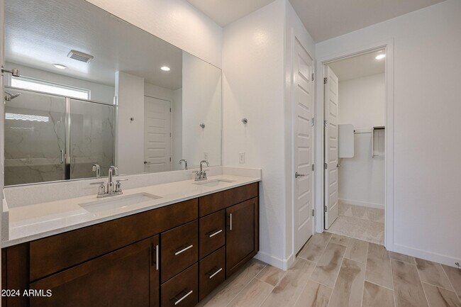 Building Photo - 7680 W Honeysuckle Dr