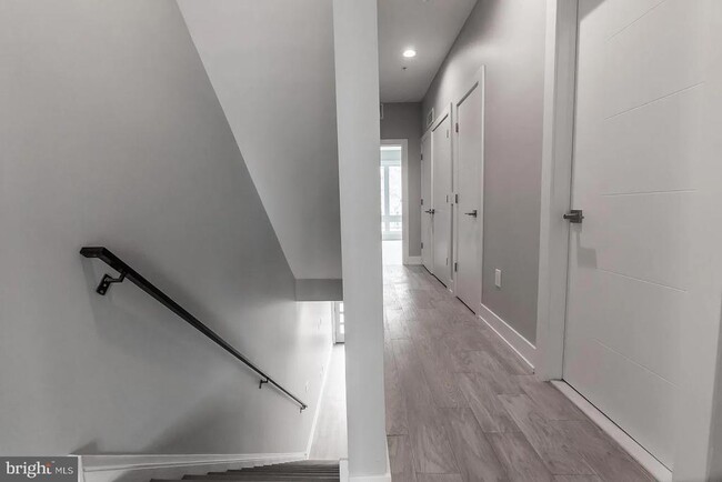 Building Photo - 2055 Tasker St