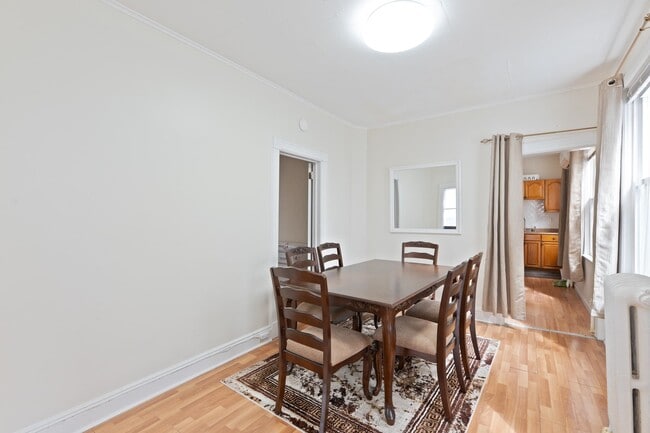 Building Photo - 9 W 15th St