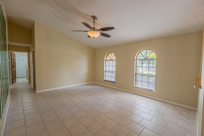 Building Photo - 409 SW Whitmore Dr